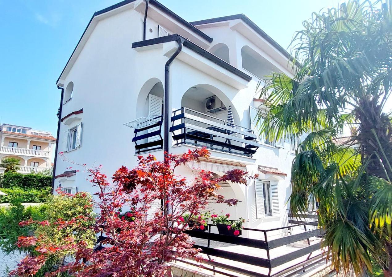 Apartment Bella 2 *